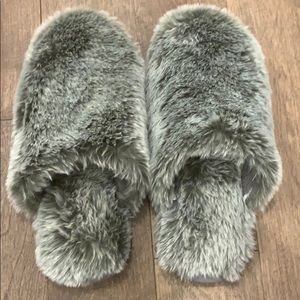 Gap Fuzzy Slippers